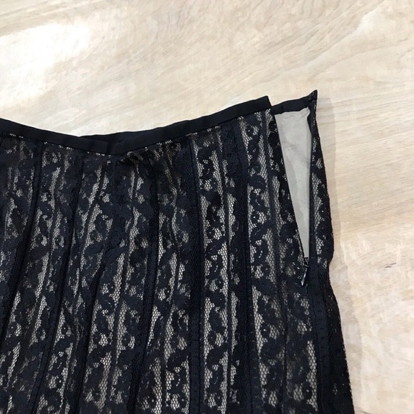 Ann Taylor LOFT Black Lace Flared Skirt Size 10P Lining Beige Godet - Picture 3 of 8